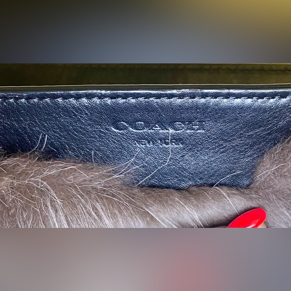COACH LEGACY SILVER/BLACK WHITE FOX FUR CLUTCH w/TASSEL π (R$1,200) Like New - Picture 5 of 16